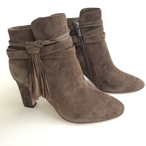 Lauren Ralph Lauren Belcia suede booties 8.5B EUC